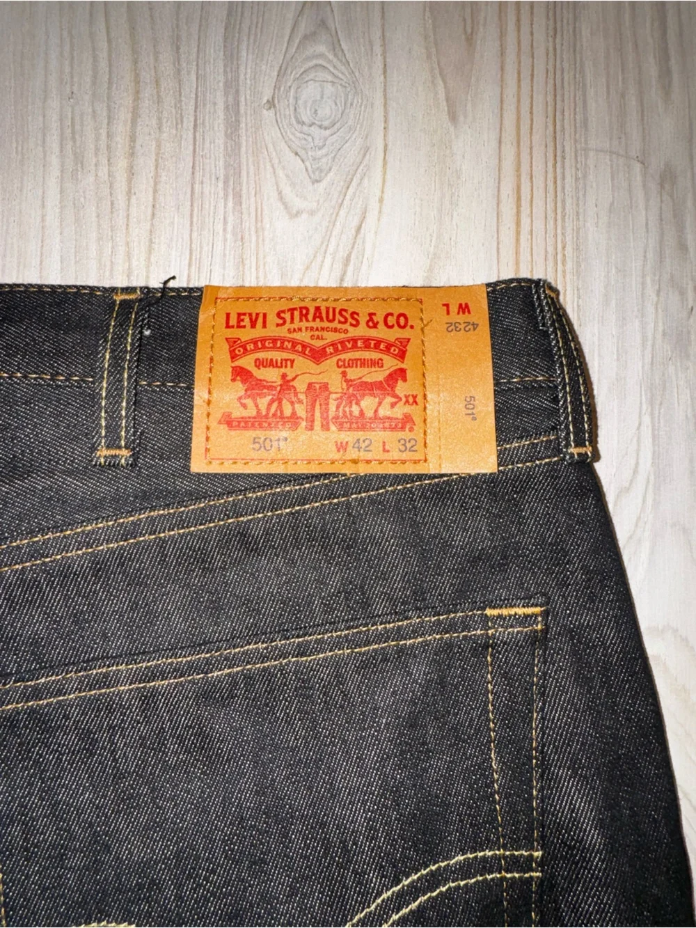 Levi's 501 Men's Jeans in Dark Indigo NWT 42X32.
